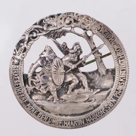 Brosch, Ø60mm, AA. Norge, 830/1000 silver, nål i gulmetall Vikt: 28,5 g