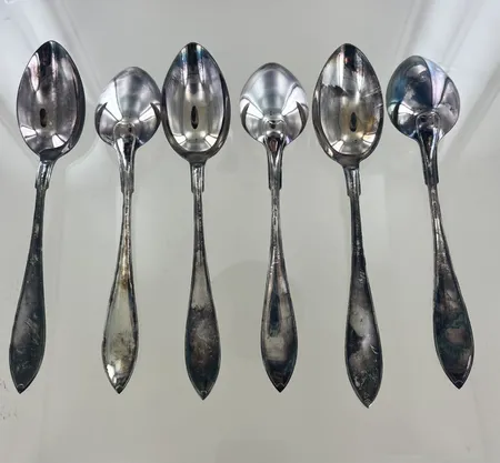 Silverskedar, längd 21 cm Vikt: 296,8 g Skickas med postpaket.