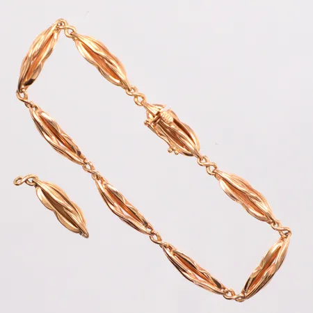 Armband, längd 18cm, bredd 6,4mm, en extra länkbit, 18K Vikt: 15,6 g