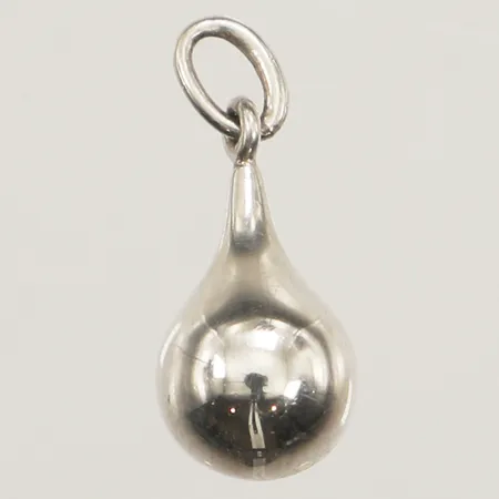 Hänge ca 17mm, inklusive ögla, bredd 8mm, 925/1000 silver Vikt: 0,9 g