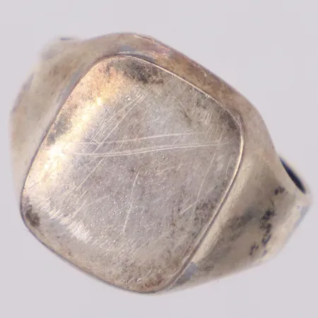 Klackring, stl 17¾, bredd 3,6-15,4mm, silver 835/1000 Vikt: 4,2 g