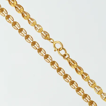 Kedja, längd 46,5cm, bredd 3mm, 21K. Vikt: 8,4 g