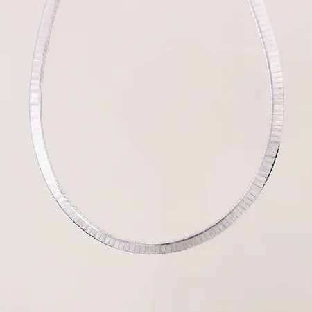 Collier halvstelt, längd: 41cm, bredd: 6mm, ögla saknas, silver 925/1000 Vikt: 27,1 g