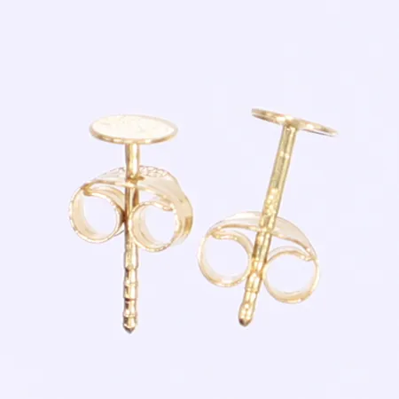 Ett par örhängen, Ø4mm, 18K Vikt: 0,4 g