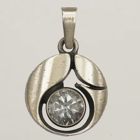 Hänge med bergkristall, Finnfeelings, Karl Laine för Sten & Laine, längd 25mm, inklusive ögla, bredd 16mm, 925/1000 Vikt: 2,9 g