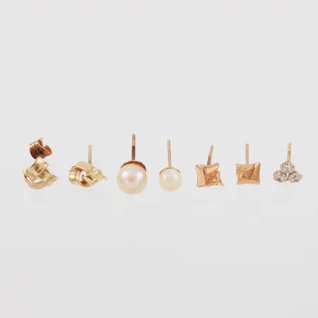 Diverse örhängen,defekter/lås saknas,18k. Vikt: 0 g