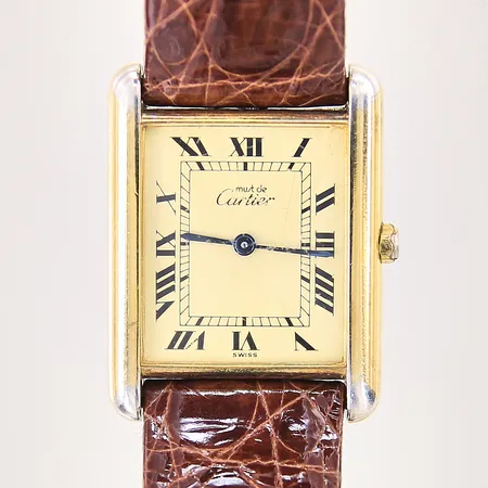 Herrur Cartier must de tank, förgyllt silver, quartz, ref-nr: 78754, serie-nr: 8 81006, 30x23mm, läderband ej original med slitage, går ej, i behov av batteribyte, repigt mineralglas, boett med repor, förgyllning med slitage, safir vid krona lös, inga tillbehör