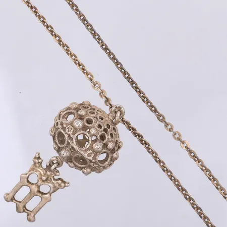 Collier som ska träs över huvudet, ca 62cm, hänge 53mm, Juhls i Kautokeino, 925/1000 silver Vikt: 37,8 g