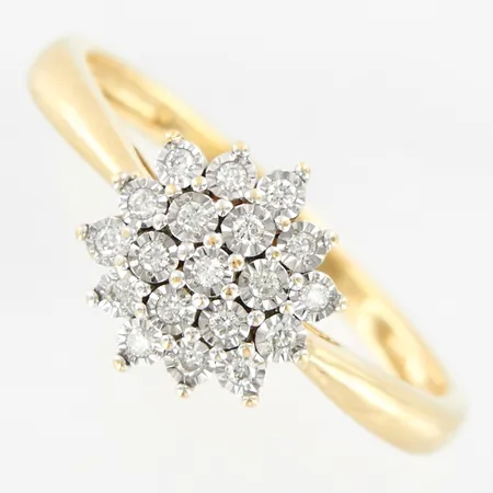Ring, diamanter 19x0,01ct, stl 19¾, bredd 2-11mm, infattning i vitguld, GHA, 18K Vikt: 3,7 g