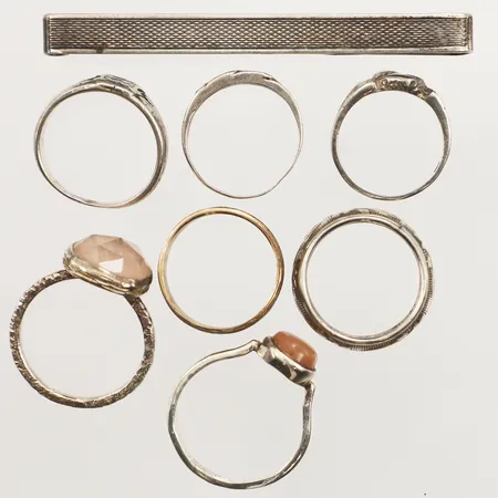 Ringar, slipsklämma, slitet, saknar stämplar, silver Vikt: 29,8 g