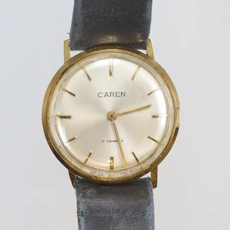 Herrur Caren 18K Ø33mm, boett nr. 81038, manuell, defekt kronan saknas, går ej, sprucket glas, defekt läderband, bruttovikt 29g