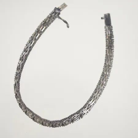 Armband, längd 18,5 cm, bredd 5-8, cm, silver 925/1000 Vikt: 12,2 g