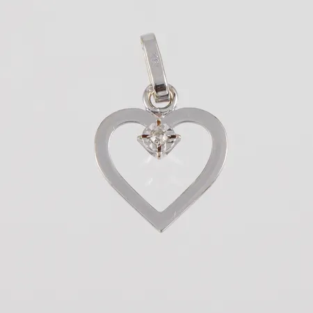 Hänge " Hjärta med diamant ca 0,02ct 18k vitguld, höjd 14mm Vikt: 0,7 g