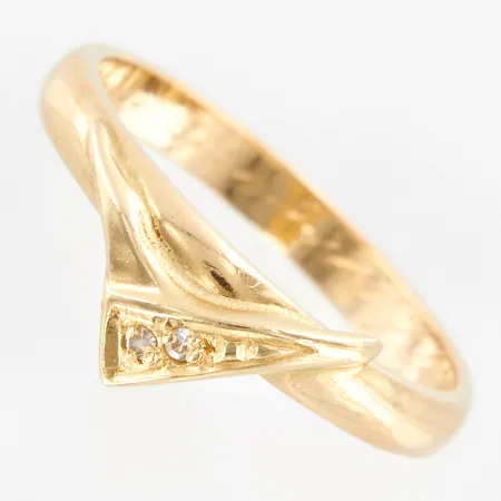 Ring, stl 17¾, bredd: 3-7mm, gravyr, 18K Vikt: 3,5 g