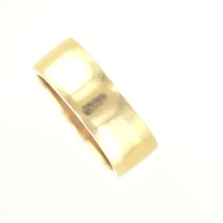 Ring, Ø 17¼ mm, bredd 7 mm, graverad, 18K Vikt: 9,3 g