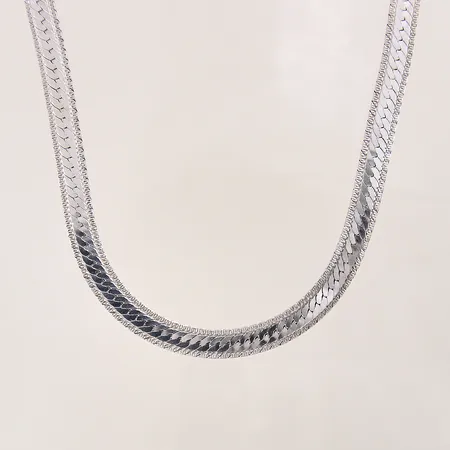 Collier, halvstelt, längd: 43cm, bredd: 8,4mm, silver 925/1000 Vikt: 39,6 g