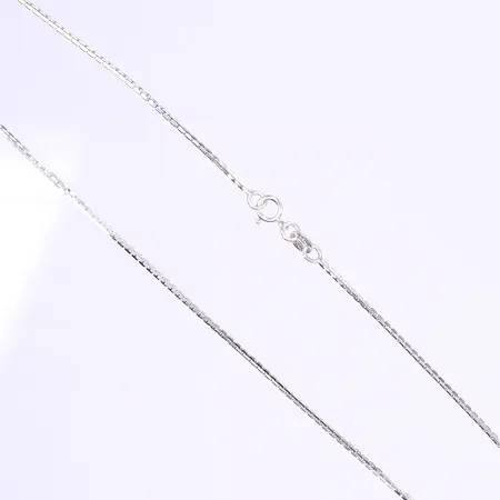 Halskedja, längd 45cm, bredd 1mm, vitguld 18K Vikt: 4 g