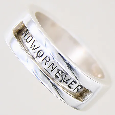 Ring, Efva Attling, stl 18¾, bredd 7,5mm, No Worn Ever, silver 925/1000 Vikt: 9,7 g