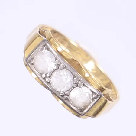 Ring med vita stenar, stl 17¼, bredd 2-6mm, svenska stämplar Göteborg 1955, gravyr, 18K Vikt: 2,5 g