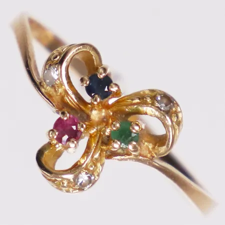 Ring, diamanter 3 x ca 0,01ct, rubin, smaragd, safir, stl 17¼, bredd 1,4-9,8mm, skev, 18K Vikt: 1,8 g
