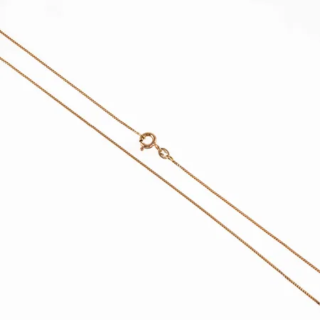 Kedja Venezia i 18K guld. Den är 42 cm lång, 0,7 mm bred och väger 1,9g. Springring. 