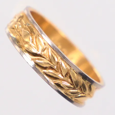 Yrkesring tvåfärgad, 20½, gravyr, 18K Vikt: 7,8 g