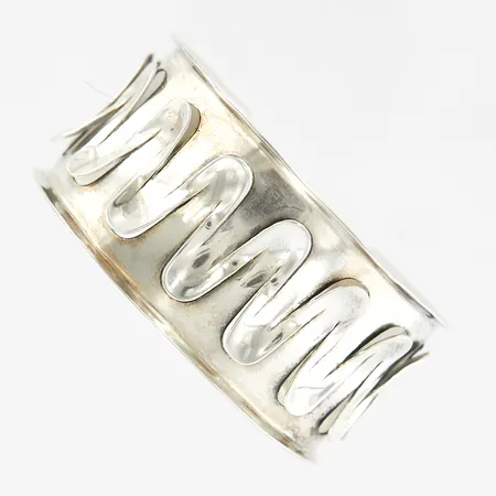 Armring, 54x62mm, bredd 31mm, silver 830/1000 Vikt: 32,7 g
