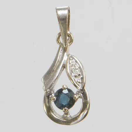 Hänge, safir, åttkantslipad diamant 1 x ca 0,005ct, längd ca 20mm, bredd 7,5mm, importstämplad, vitguld, 18K Vikt: 1,5 g