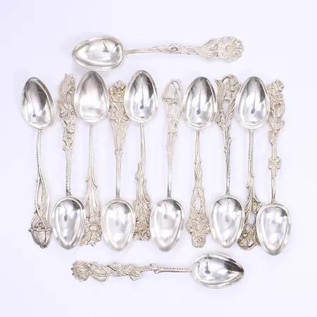 12 Kaffeskedar med dekor av växter, längd 10cm, GEWE Malmö 1950-70-tal, silver 830/1000 Vikt: 109,7 g