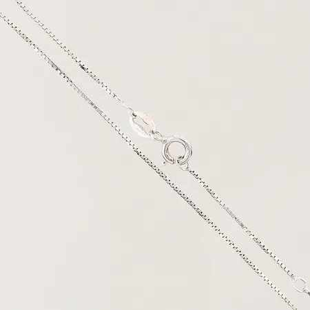 Kedja Venezia, längd: 34-37,5cm, bredd: 0,8mm, något bucklig, silver 925/1000 Vikt: 1,6 g