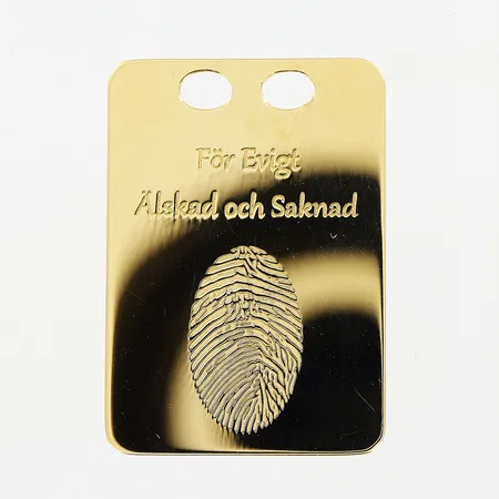 Hänge, ID- bricka, 27x19mm, gravyr, 18K.  Vikt: 2,1 g