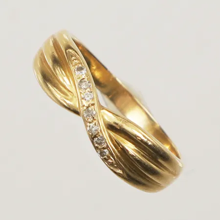 Ring med diamanter, totalt 0,7ct, enligt gravyr, stl 18¼, vind, 18K Vikt: 3,9 g