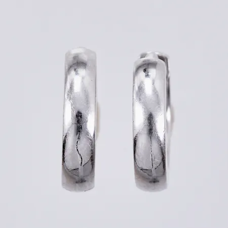 Ett par örhängen Ø12mm, bredd ca 2mm, 18K Vikt: 2,8 g