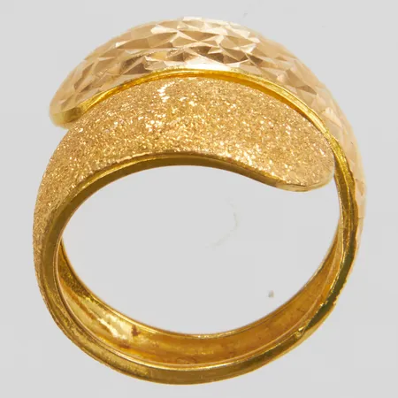Ring, mönstrad yta, stl 17, bredd 4,7-19mm, 21K Vikt: 4,5 g