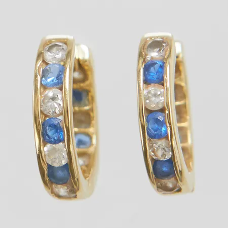 Ett par örhängen, vita stenar, blå stenar, defekta, skadade, 14K Vikt: 2 g