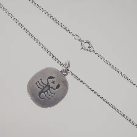 Halskedja pansar med hänge, längd 52 cm, bredd 3x2 cm, graverad, silver 925/1000 Vikt: 8,7 g