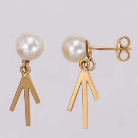 Ett par örhängen med odlade pärlor, längd 26mm, Vikt: 3,2 g