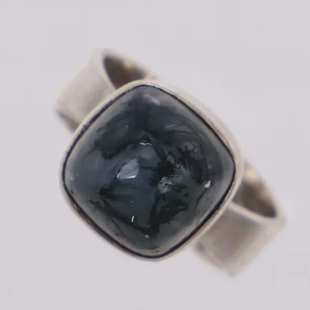 Ring med mossagat, stl 16, bredd 11,2mm, Gussi, Malmö, år 1965, 830/1000 silver Vikt: 5,6 g
