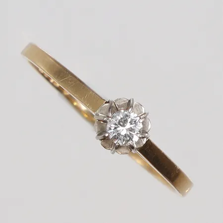 Ring med diamant ca 0,14ct, stl 19, bredd 1-4mm, (GFAB), 18K Vikt: 2 g