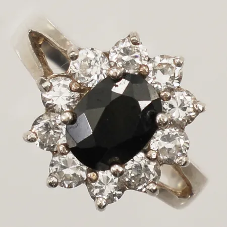 Ring med svart och vita stenar, stl 16, bredd 14mm, 925/1000 silver Vikt: 4,7 g