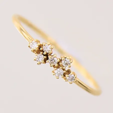 Ring med diamanter 7xca 0,01ct, stl: 17¼, bredd: 1mm, 18K Vikt: 1,1 g