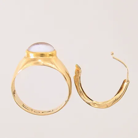 Diverse guldsmycken, defekt, sten, 18K Vikt: 3,3 g