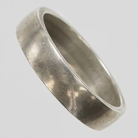 Ring, slät, stl 19, bredd 4,9mm, GHA, 925/1000 silver Vikt: 5,1 g