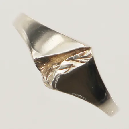 Ring, stl 16¼, bredd 7,8mm, 830/1000 silver  Vikt: 1,4 g