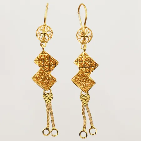 Ett par örhängen, längd 64mm, bredd 11,8mm, 21K Vikt: 4,8 g