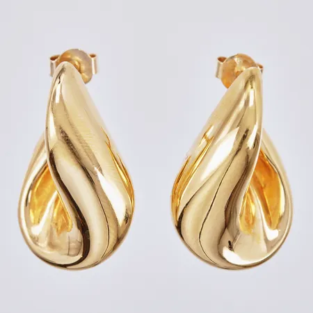 Ett par örhängen längd ca 25mm, bredd ca 12mm, 18K Vikt: 5,4 g