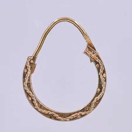 Ett separat örhänge, 10 mm, 18K. Vikt: 0,4 g