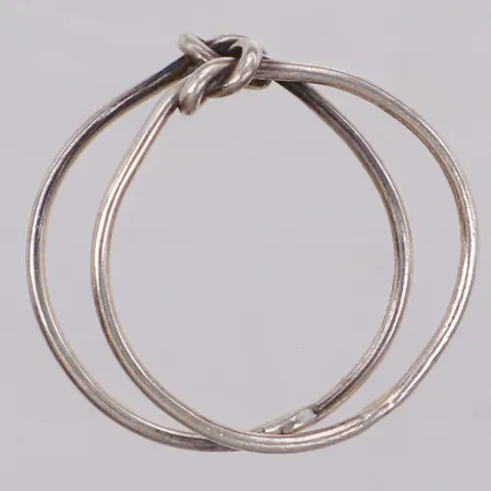 Ring med knut, stl 16¾, bredd 5,2mm, silver 925/1000 Vikt: 1,1 g