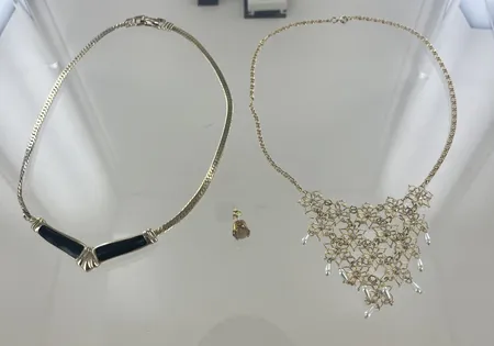 Halskedja/singel örhänge, bijouterier