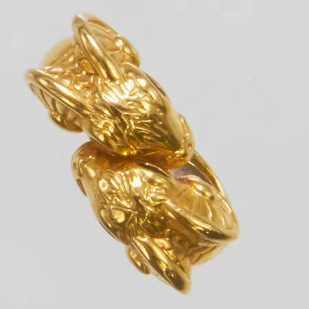 Ring, två bockar, emaljdetaljer, stl 18½, bredd 5-12mm, georgiska stämplar, ihålig, skadad emalj, bucklig, 21K Vikt: 5,8 g